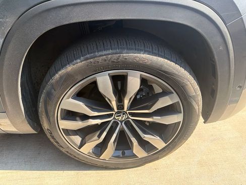 Used 2023 Volkswagen Atlas SEL Premium AWD/4WD image 3