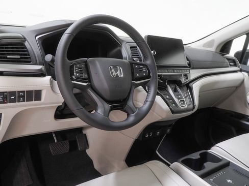 New 2026 Honda Odyssey Touring image 25