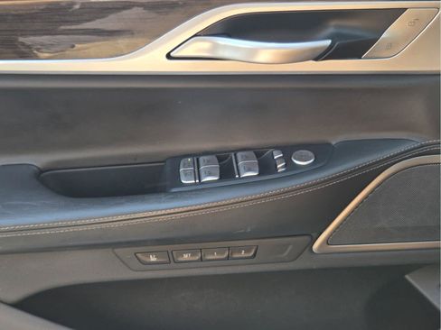 Used 2022 BMW 750i xDrive AWD/4WD image 24