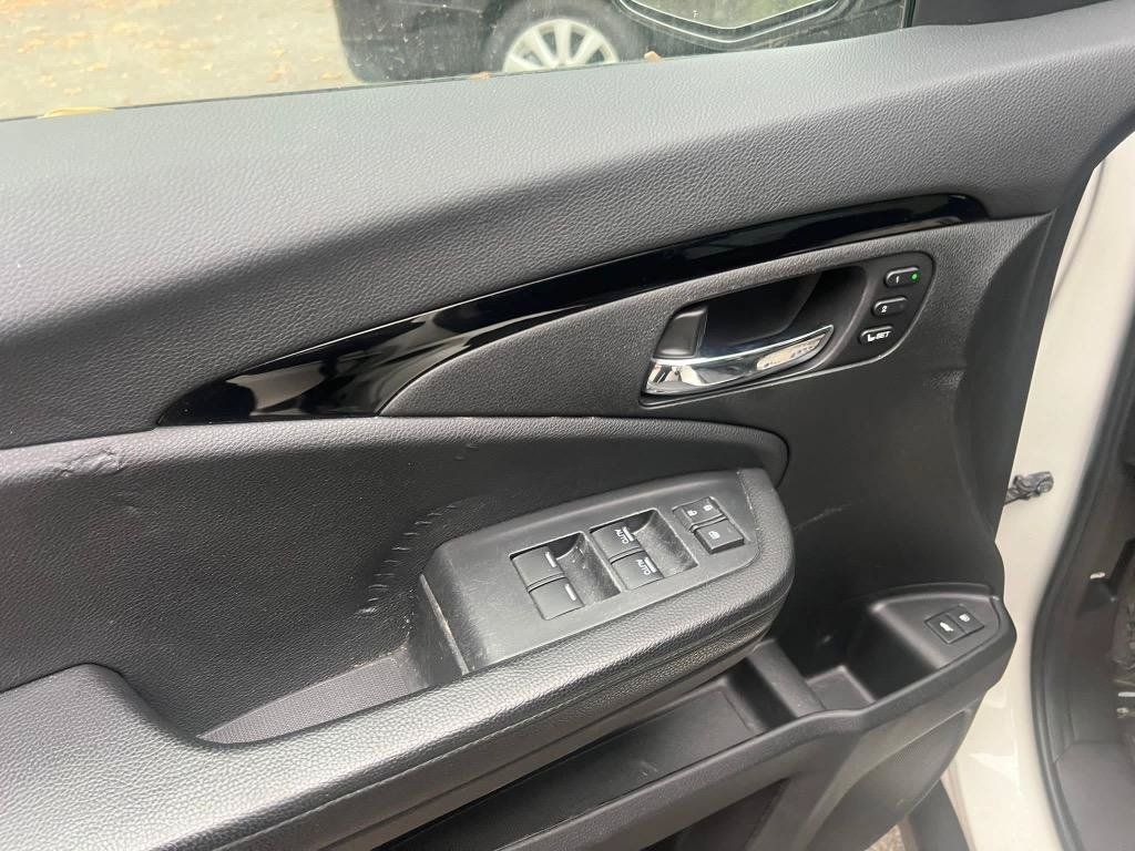 Used 2018 Honda Pilot Touring image 9