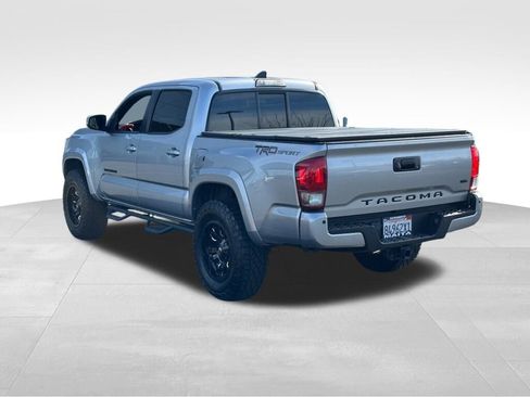 Used 2016 Toyota Tacoma TRD Sport image 8