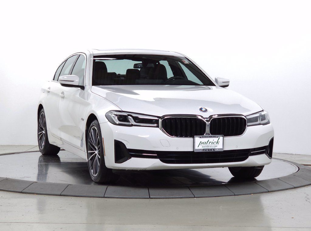 Used 2023 BMW 530e xDrive w/ Premium Package AWD/4WD image 1
