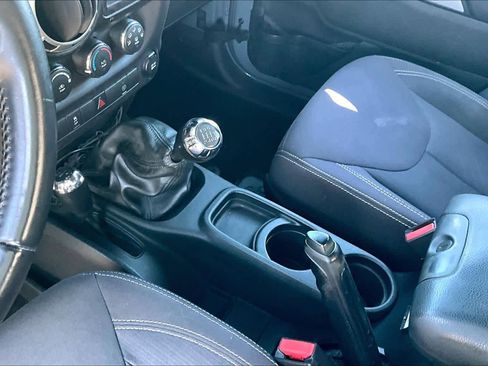 Used 2015 Jeep Wrangler Unlimited Sahara image 16