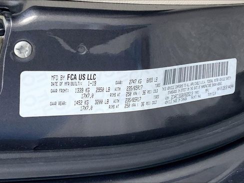 Used 2019 Chrysler Pacifica Touring-L image 27