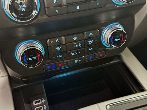 Used 2019 Ford F150 Lariat w/ Equipment Group 502A Luxury image 19