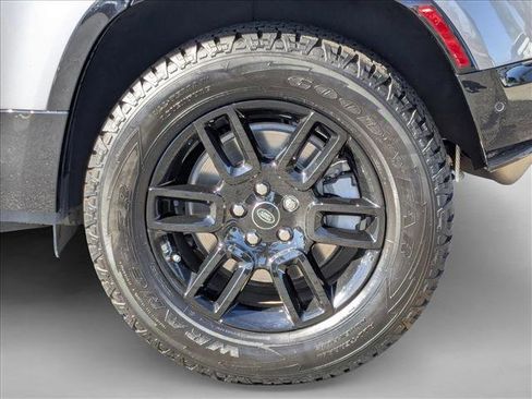 Used 2023 Land Rover Defender 110 X-Dynamic SE image 27