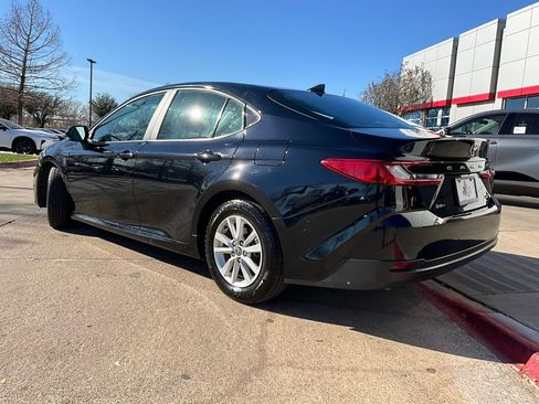 Used 2025 Toyota Camry LE image 8