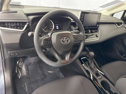Used 2020 Toyota Corolla LE image 4