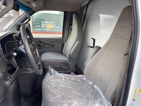 Used 2020 Chevrolet Express 3500 w/ Power Convenience Package image 17