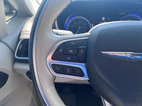 Used 2017 Chrysler Pacifica Limited w/ UConnect Theater Package FWD image 24