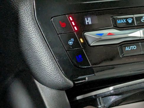 Used 2021 Ford Explorer Limited w/ Equipment Group 301A image 18