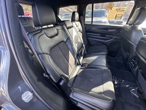 Used 2024 Jeep Grand Cherokee L Laredo image 14