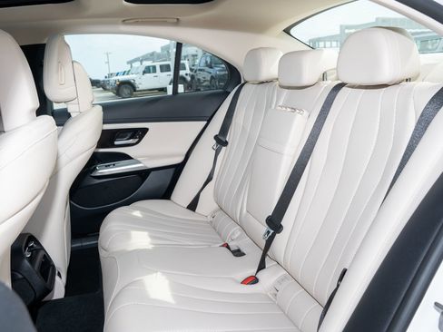Used 2024 Mercedes-Benz E 350 4MATIC Sedan image 19