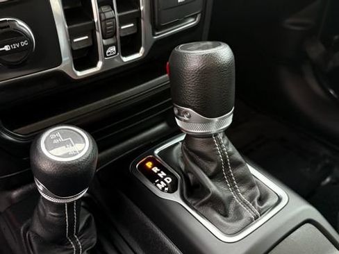 Used 2023 Jeep Wrangler Unlimited Sahara AWD/4WD image 17