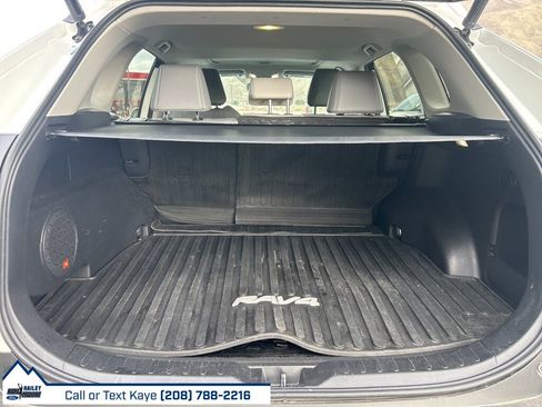 Used 2022 Toyota RAV4 XLE Premium image 10