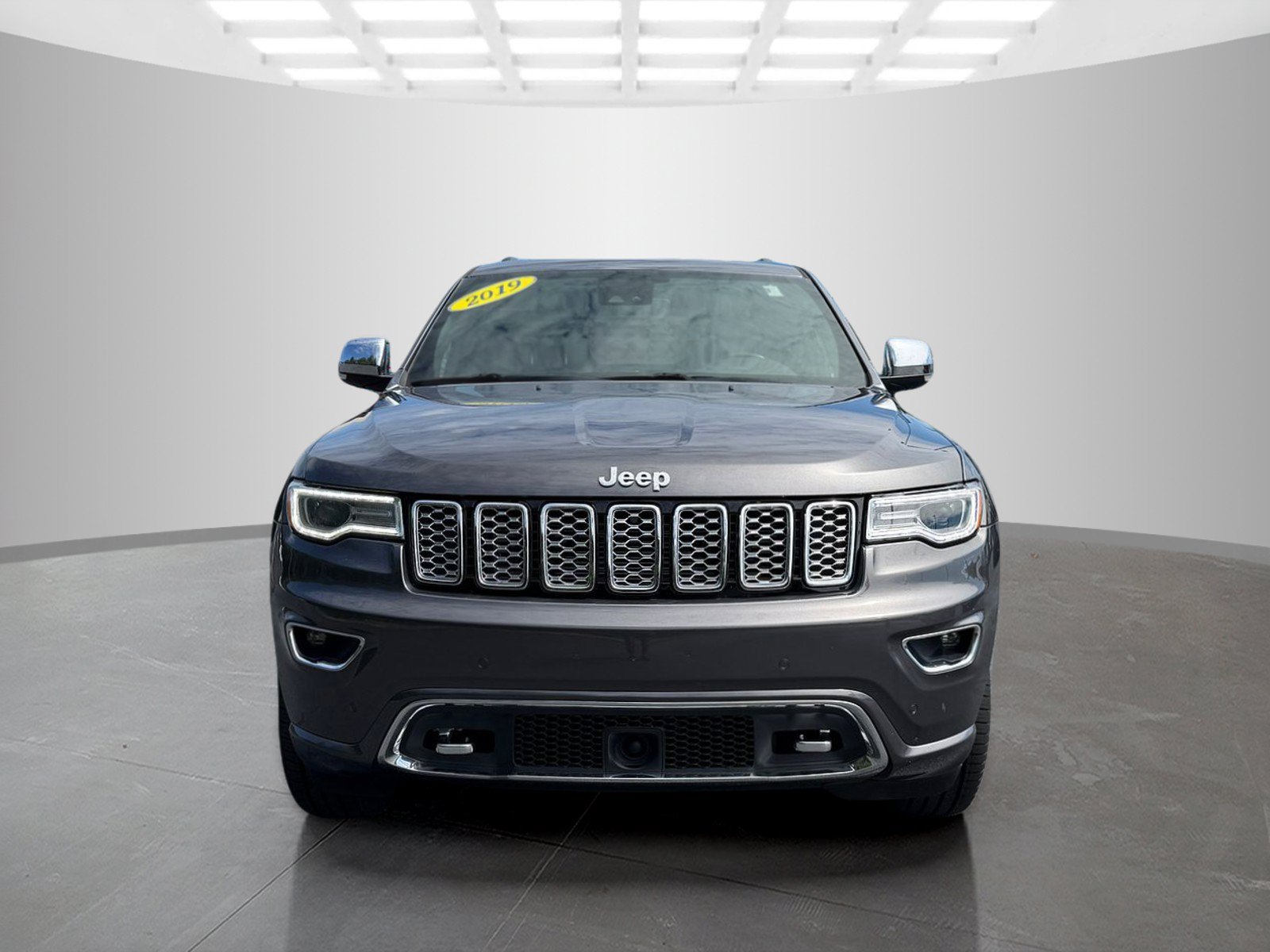 Used 2019 Jeep Grand Cherokee Overland AWD/4WD image 2