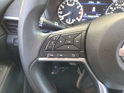 Used 2022 Nissan Altima 2.5 SV FWD image 13