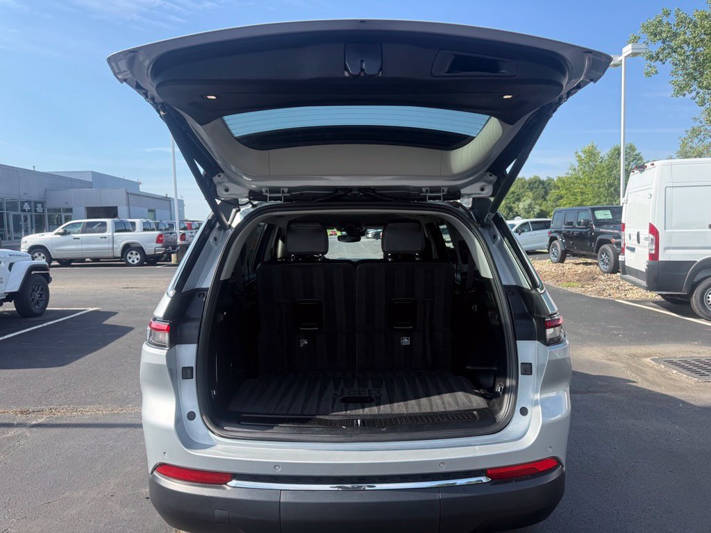 Used 2021 Jeep Grand Cherokee L Limited AWD/4WD image 47