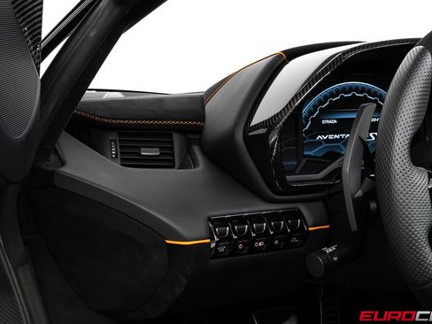 Used 2021 Lamborghini Aventador SVJ AWD/4WD image 36