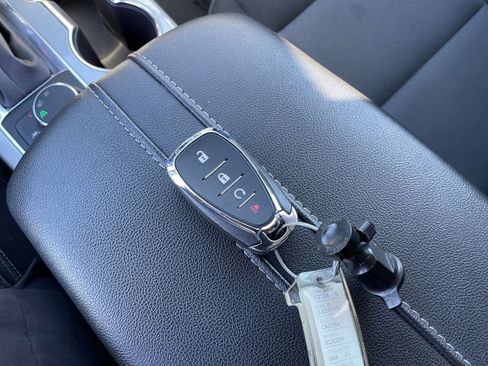 Used 2025 Chevrolet Blazer LT FWD image 27