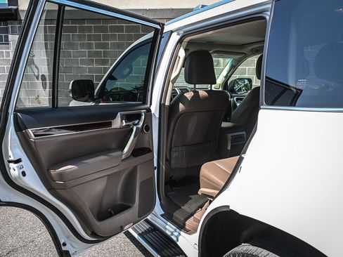 Used 2015 Lexus GX 460 Luxury AWD/4WD image 9