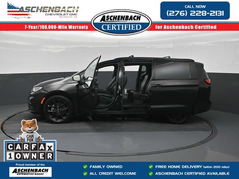 Used 2025 Chrysler Pacifica Limited FWD image 29
