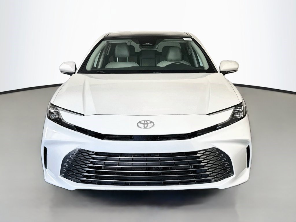 Used 2025 Toyota Camry XLE FWD image 2