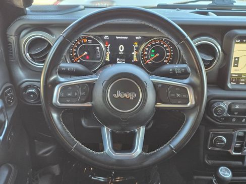 Used 2022 Jeep Wrangler Unlimited Sahara AWD/4WD image 7