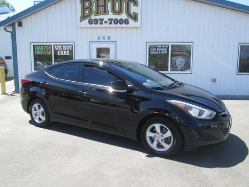 Used 2014 Hyundai Elantra SE image 1
