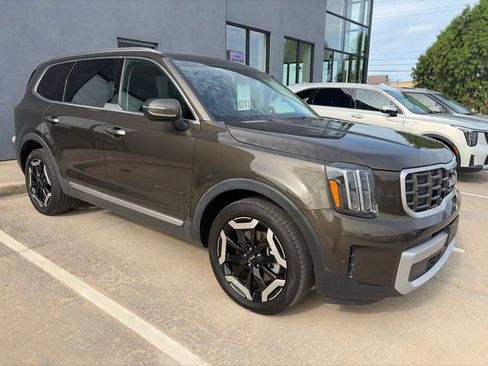 Used 2025 Kia Telluride S AWD/4WD image 1