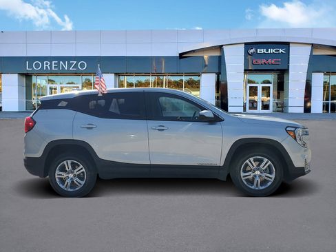 Used 2022 GMC Terrain SLE image 4