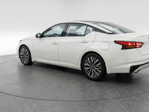 Used 2025 Nissan Altima 2.5 SV FWD image 6