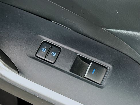 Used 2022 Toyota RAV4 XLE w/ Convenience Package FWD image 29
