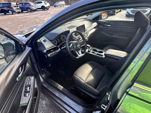 Used 2024 Nissan Altima 2.5 SV image 9