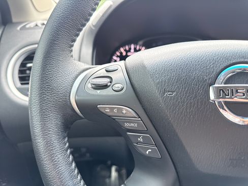 Used 2014 Nissan Pathfinder Platinum FWD image 23