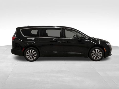 Used 2023 Chrysler Pacifica Touring-L FWD image 8