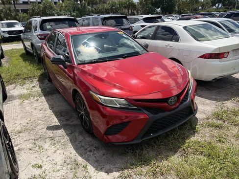 Used 2019 Toyota Camry SE FWD image 1