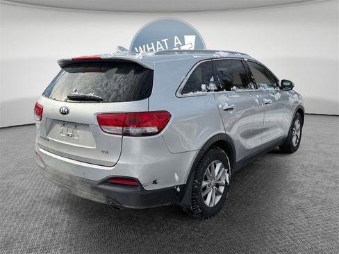 Used 2016 Kia Sorento LX w/ LX Convenience Package image 3