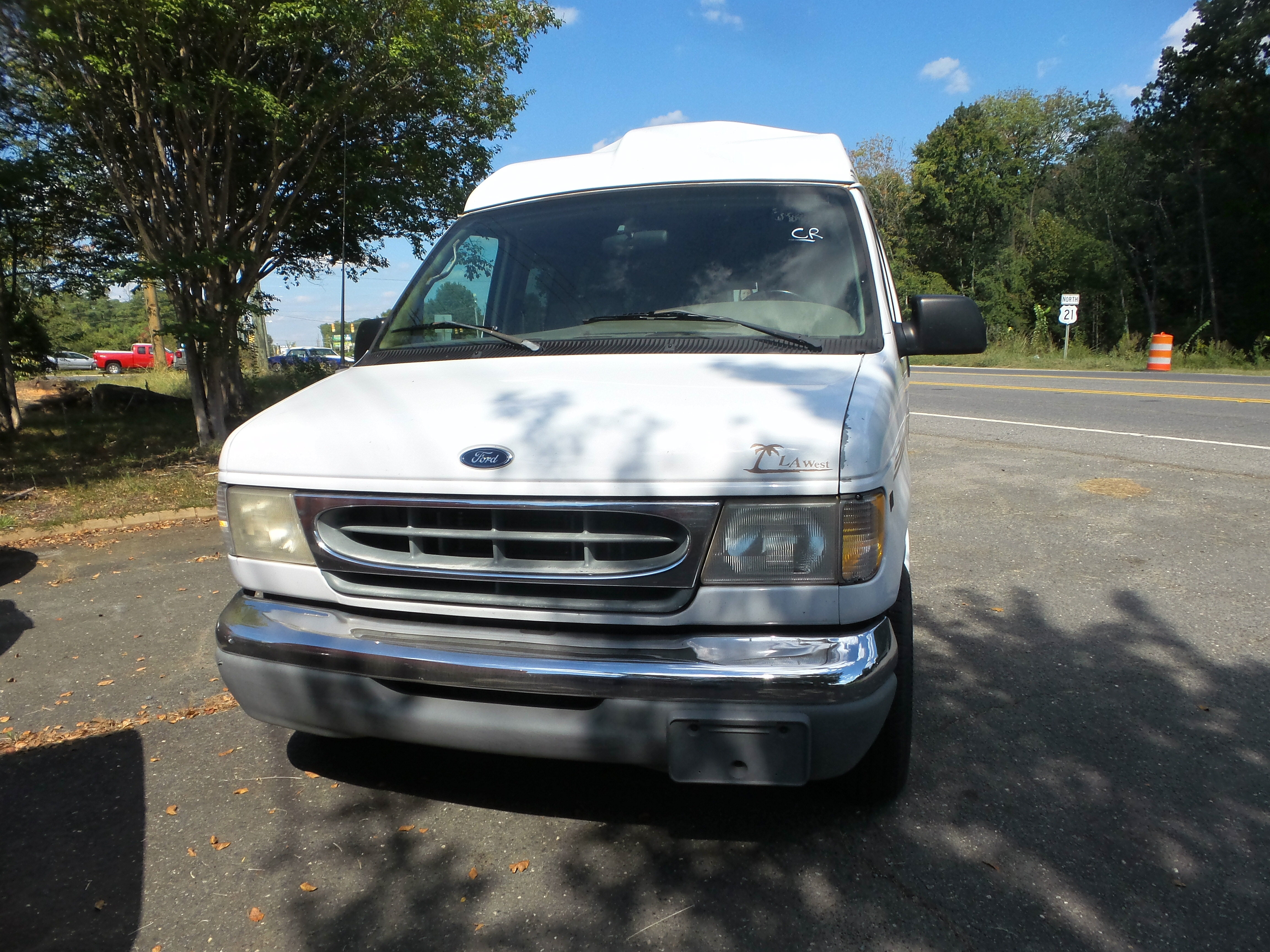 Used 2000 Ford E-150 and Econoline 150 RWD image 4