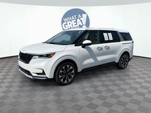 Certified 2024 Kia Carnival EX image 1