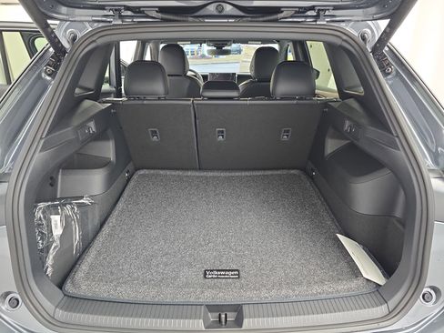 New 2026 Volkswagen Tiguan SE R-Line FWD image 12