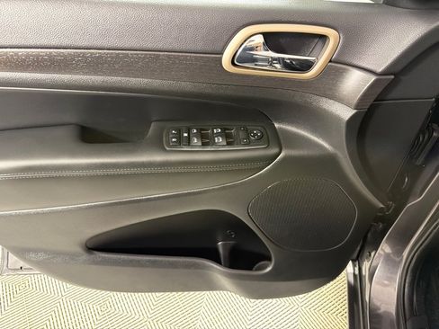 Used 2015 Jeep Grand Cherokee Altitude AWD/4WD image 9