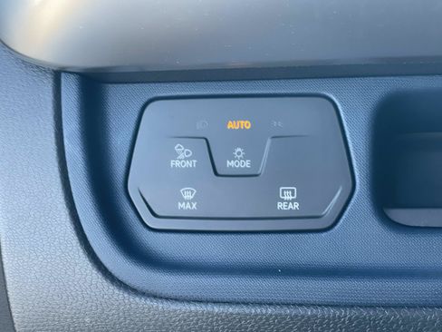 Certified 2025 Volkswagen ID. Buzz Pro S RWD image 19