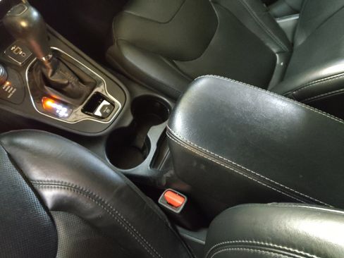 Used 2019 Jeep Cherokee Limited image 26