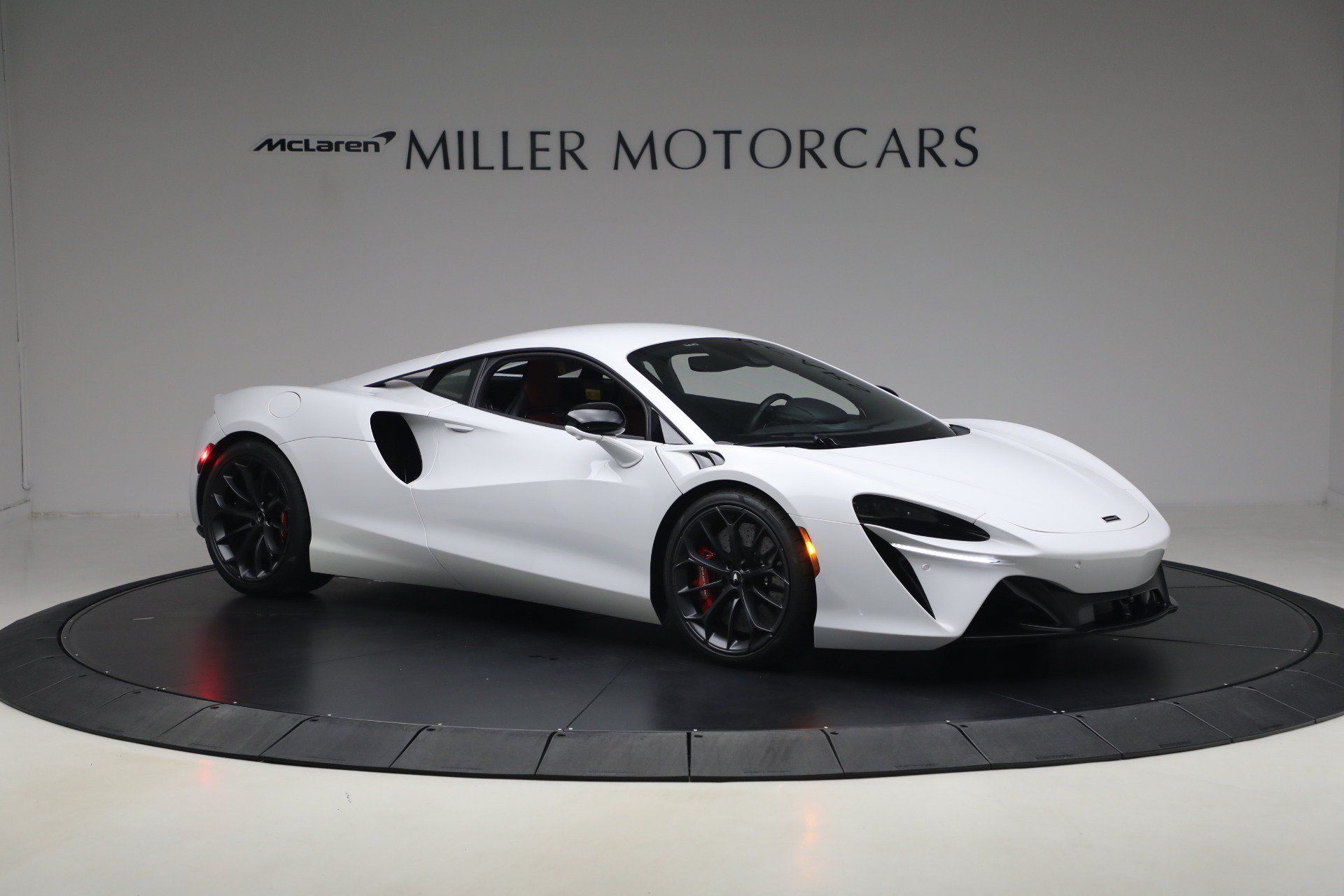 Used 2023 McLaren Artura RWD image 10