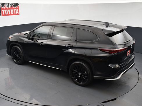 Used 2024 Toyota Highlander Limited AWD/4WD image 23