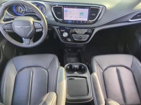 Used 2024 Chrysler Pacifica Touring-L w/ S Appearance Package image 18