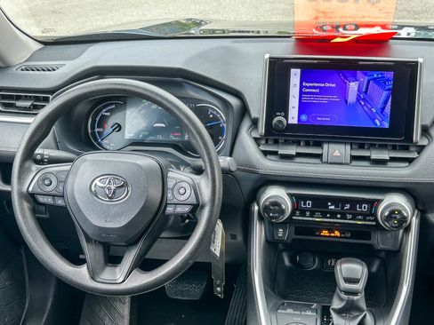 Used 2024 Toyota RAV4 LE AWD/4WD image 12