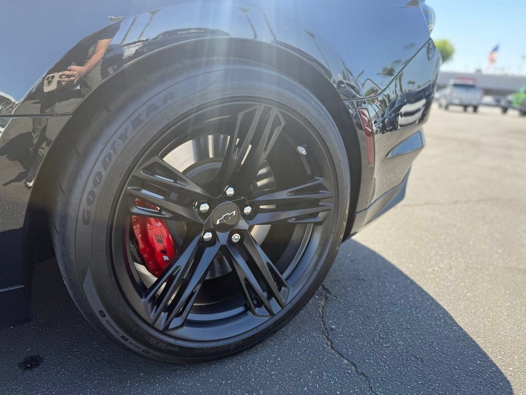 Used 2020 Chevrolet Camaro ZL1 RWD image 6