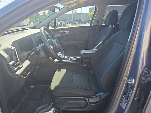 Used 2025 Kia Sportage LX FWD image 12